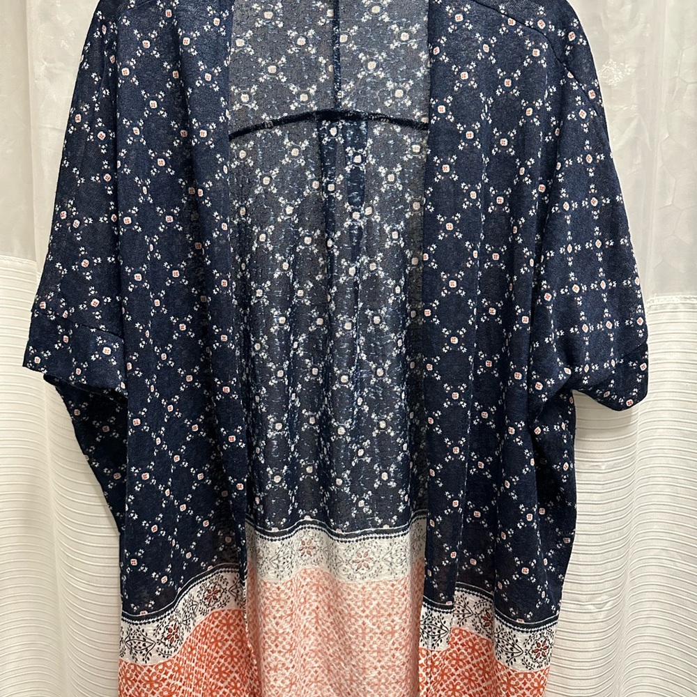 Torrid Navy and White Floral Kimono